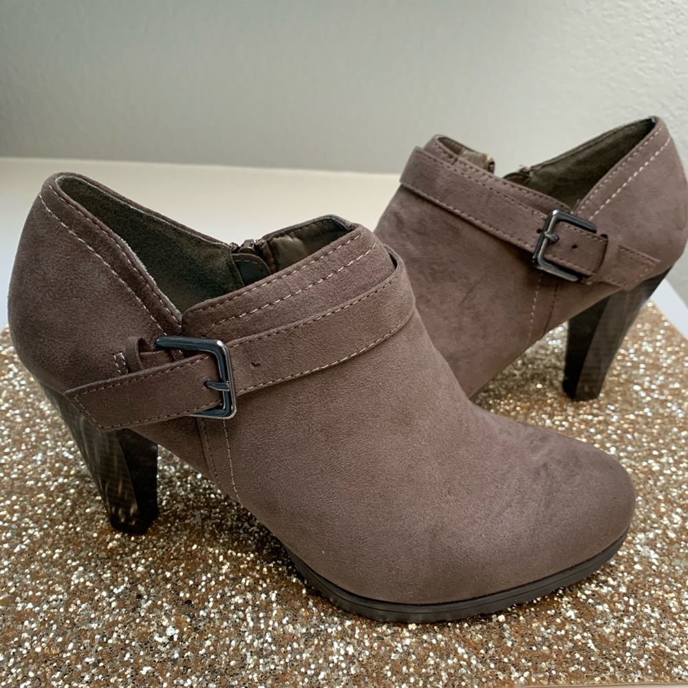 Whitemt booties size 71/2 new